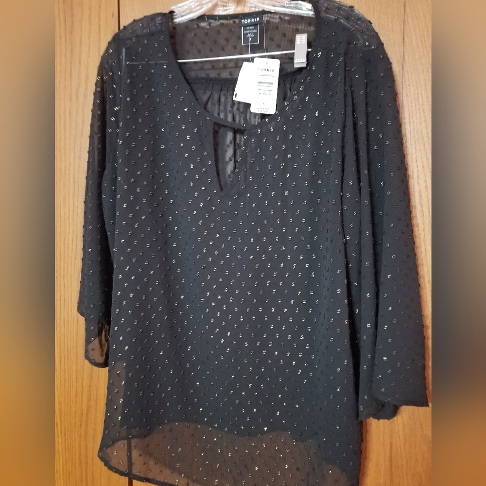 WOMEN'S TOP